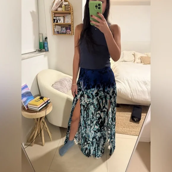 Elegant Blue and Black Women's Skirt - Picture 9 of 10